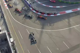 爆胎撞墙冲出赛道 F1巴库站魔幻之夜 笑完我发现费德勒退赛了图片