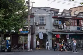 上海弄堂姐弟18年相濡以沫，旧改是一束照进现实的光图片