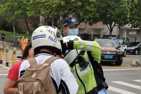 “谢谢您！”深圳高考生鞠躬感谢铁骑护送视频封面