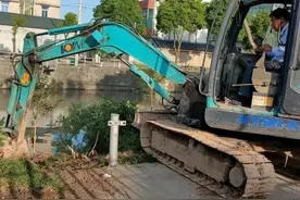 宁波男子凌晨钻进下水道，原因哭笑不得……图片