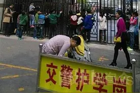 黄石一小学拍毕业照要交388元？校长：学校没集中组织图片