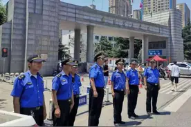 2021南阳高考开考 87437名考生加油图片