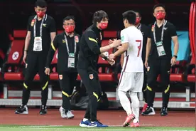 时差、高温考验下，“生死战”迎菲律宾，李铁“人狠话不多”图片