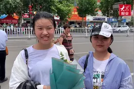 送花、送水、送橙子，寓意“蒸蒸日上、水到渠成！”图片