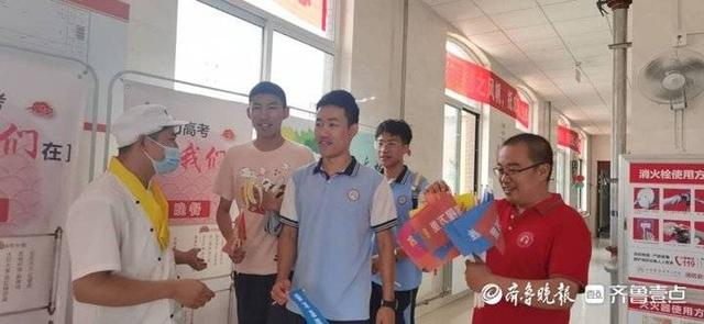 八方来运、独占鳌头、金榜题名……烟台各学校的高考菜谱来了