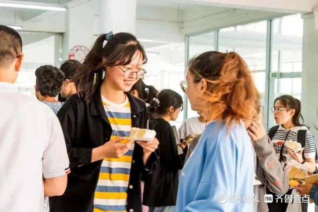 八方来运、独占鳌头、金榜题名……烟台各学校的高考菜谱来了