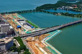 湖北武汉：两湖隧道施工忙图片