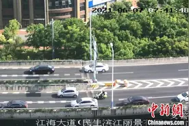 高考考生途中遇事故 江苏南通铁骑12分钟紧急护送图片