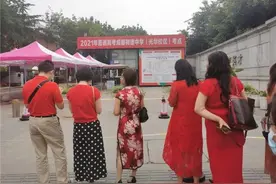 “高考谐音梗”到底能有多绝？笑过才发现那都是满满的爱……图片