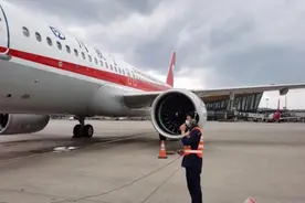 川航首架全经济舱飞机抵昆 将执行昆明至浦东、南京等航线图片