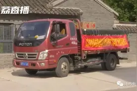 22头猪猪坐车去拉萨，300斤苹果路上吃！它们有个使命…图片