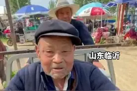 91岁弟弟骑三轮带93岁哥哥赶集，山东这对“长寿兄弟”羡煞网友图片