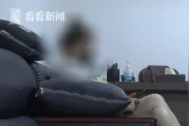 女子半夜宾馆睡觉 一睁眼床边站了个陌生男人图片