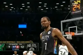 杜兰特单挑字母哥 连续大幅度变向后干拔打成2+1图片