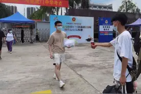 多地高考今天结束，考场外温暖的一幕幕，网友：破防了图片