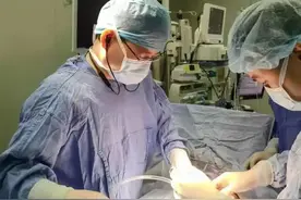 被国外多家医院拒绝！男子回国后流泪：杭州医生顶着压力给我做手术图片