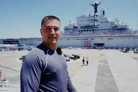 海上“舞”人生——美国特技演员的中国“圆梦记”图片