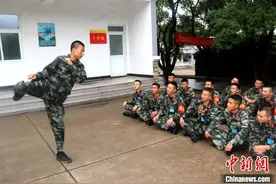 浙江武警新兵连里的“追风”小教员：有事“让我来”图片