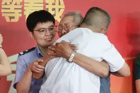 失散58年！枣庄耄耋老人与被拐儿子终于相聚图片