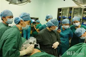 两个宝宝在妈妈腹中“较量”，双胎孕妈无奈进行手术减胎图片