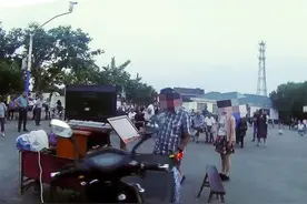 喇叭声太响，歌声变噪声！松江城管管了图片