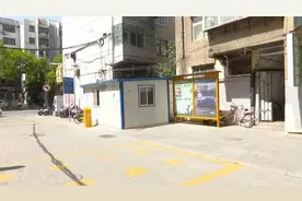 彩钢房占用人行道 居民期望将其拆除图片