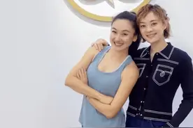 孙俪闺蜜晒五年前后对比照 网友：娘娘实力演绎逆生长图片