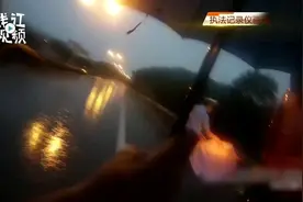 大雨天宁波一起车祸现场，他的一个动作收获全网点赞图片