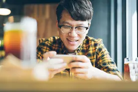 《摩尔庄园》下载榜力压《王者荣耀》，仨月涨超八成的吉比特还会牛多久？图片