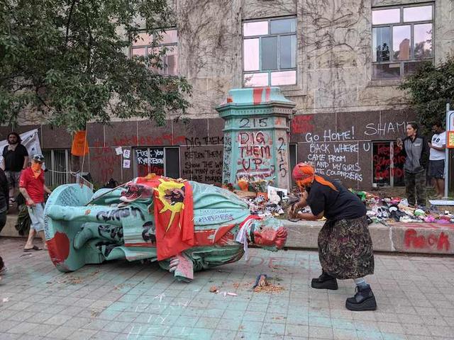 加拿大原住民寄宿学校：种族灭绝、真相与和解、引用政治