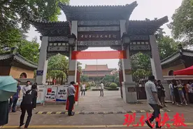 国际档案日，中国第二历史档案馆把档案知识“福利”送上南京街头图片