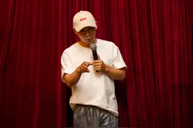 想赚快钱的人不少，坚持梦想的也不少丨脱口秀线下生存调查③图片