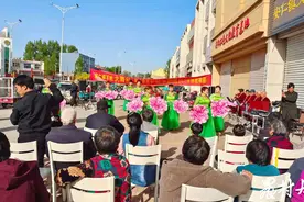 挽起裤腿是农民，登上舞台是演员，禹城安仁镇每周六有个“百姓大舞台”图片