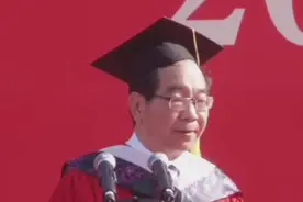 这场毕业演讲火了！教授金句燃爆全场，网友：接地气图片