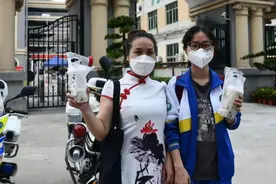 奶茶迎接、萌娃献花……高考结束后，考生们收到这些祝福图片