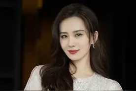 女明星一穿就出圈的缎面裙 怎么穿出高级感？图片
