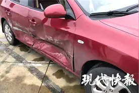 脚垫卡住油门，车主驾车狠狠“吻”上朋友车辆图片