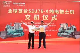 山推全球首台纯电动推土机交付使用图片