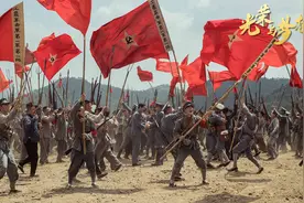 《光荣与梦想》收视夺双冠，毛泽东毛岸英父子相拥这一幕，看哭了多少人图片