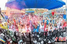 三千名高考生长沙雨中彩虹跑 郑恺杜海涛等助阵图片