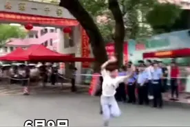 湖南考生两个空翻出考场火了！校长：他是全省武术冠军图片