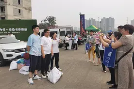 衡中高考家长大军缩影：有母亲陪考三天，老父亲盼女儿考军校图片