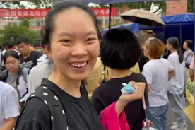 浙江高考收官！高三女生兴奋走出校园：可以去做离子烫了视频封面