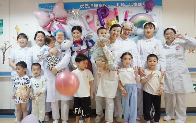 金湖县人民医院儿科来了位“奥特曼”战士