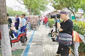 玩摄影、爱骑行，漯河这位退休老人“潮”得很图片