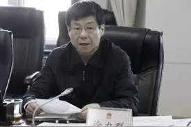 4人被诉：一厅官涉受贿超20年，准80后落马县长被控索贿图片