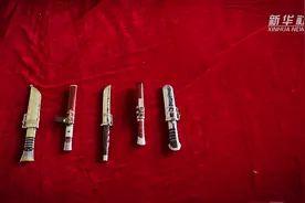 新华全媒+｜千锤百炼锻打一把柔情似水的保安腰刀图片