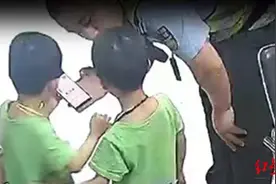 双胞胎兄弟街头与家人失散 民警发动朋友圈5小时后找到家长图片