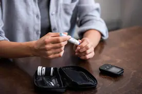 稳定血糖最忌讳过度控制饮食！给糖尿病患者一份“加餐指南”图片