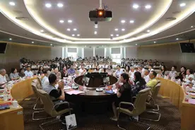 他们才是人生偶像！多位一线劳模走进上海第二工业大学，为青年学子带来一堂生动的“劳模党课”图片